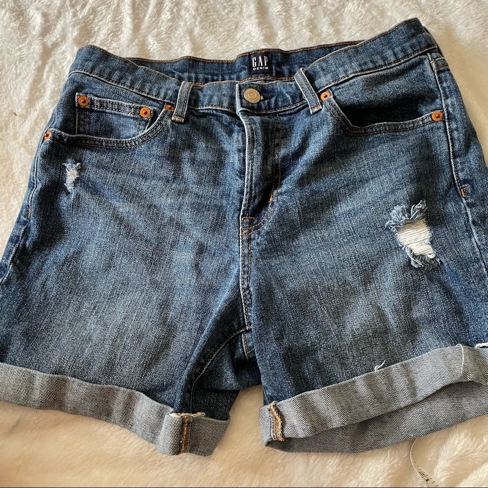 SOLD Gap Medium Wash Mid Rise Distressed Denim Shorts Women’s Size 28
